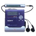 Sony MZ-R909 in blue [press release photos]